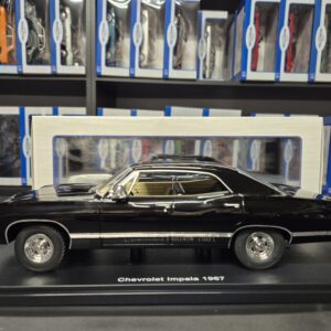 CHEVROLET IMPALA 1967 1/18 MCG MCG181006 CZARNY