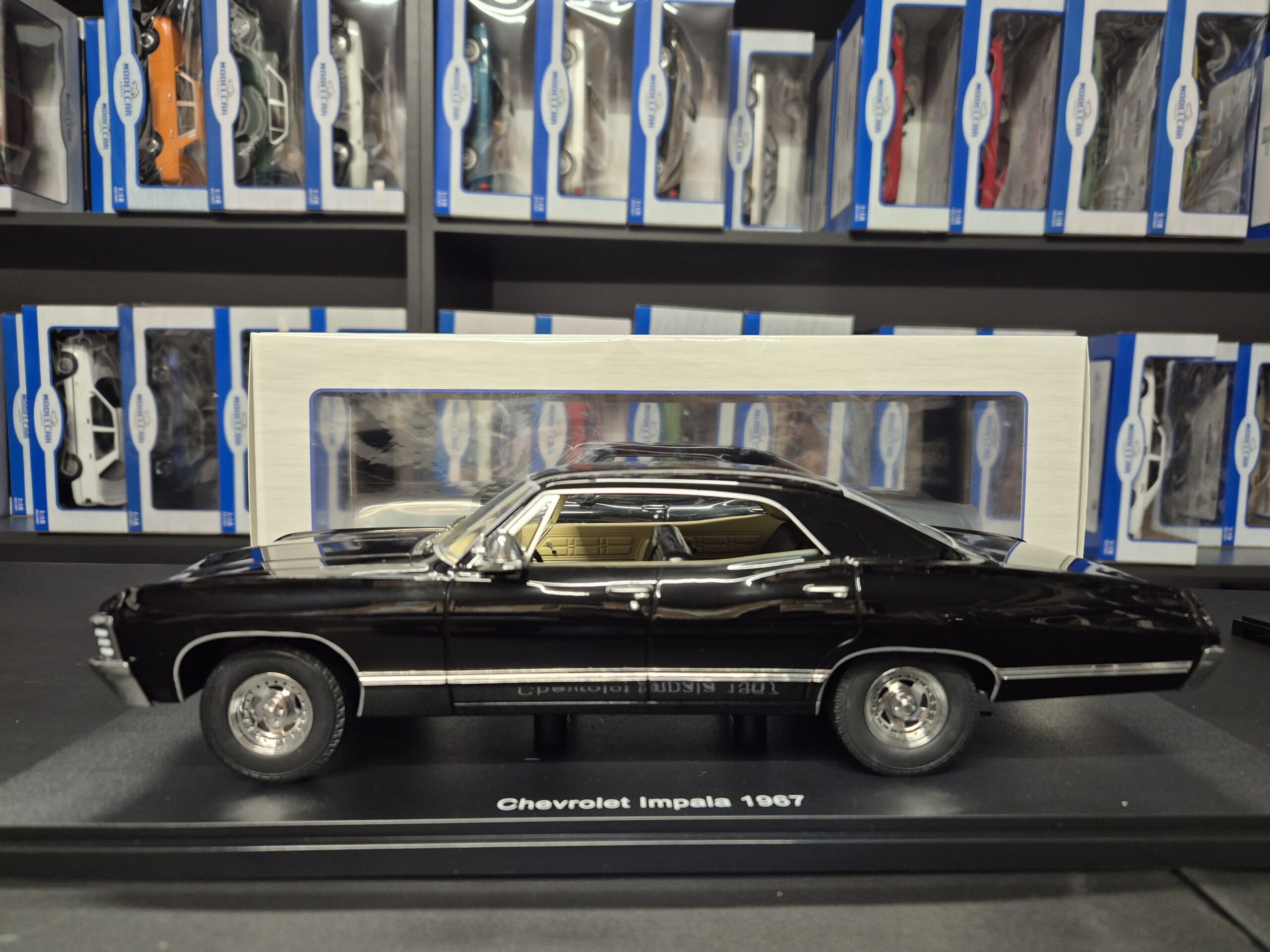 CHEVROLET IMPALA 1967 1/18 MCG MCG181006 CZARNY