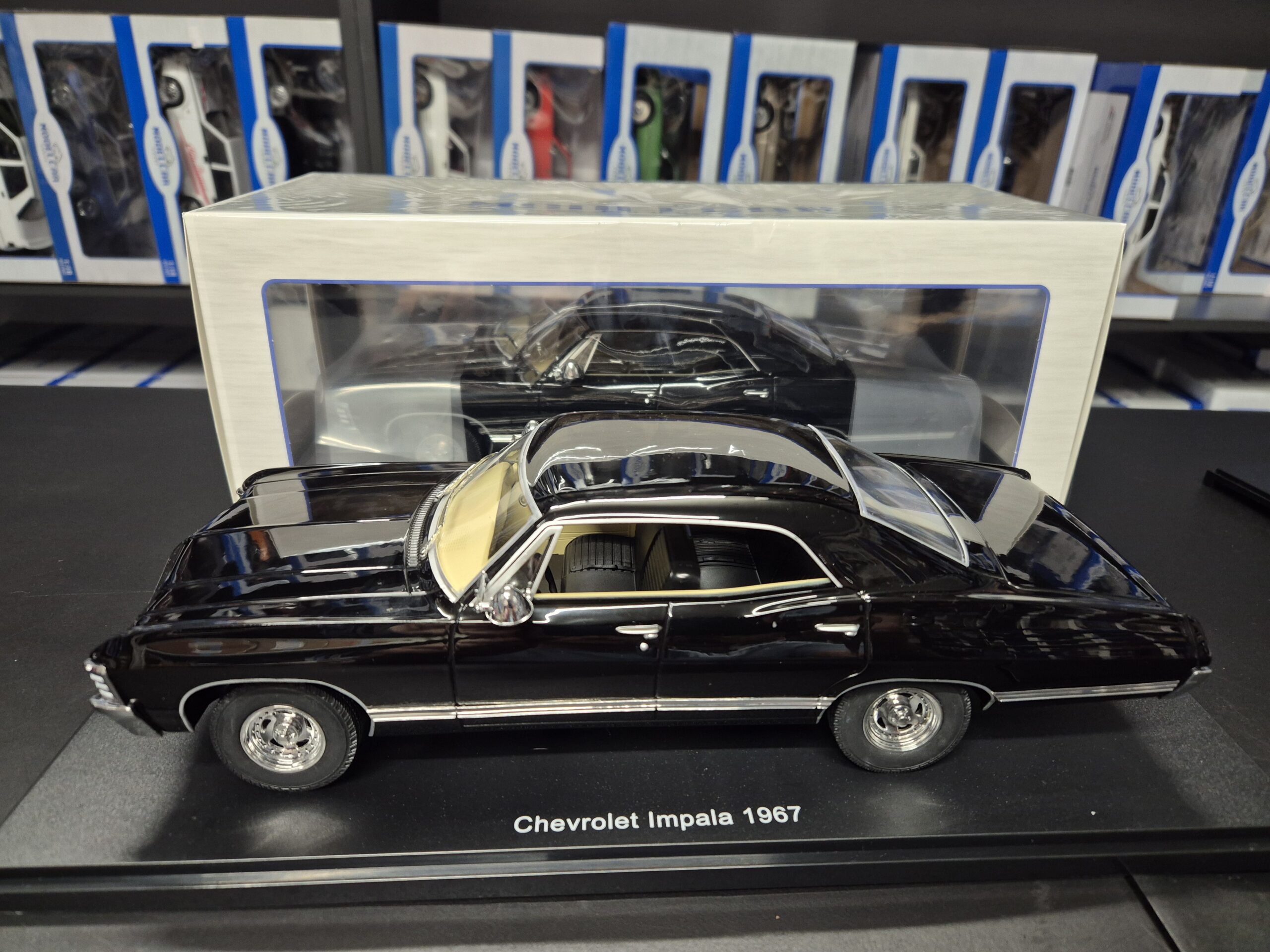 CHEVROLET IMPALA 1967 1/18 MCG MCG181006 CZARNY - obrazek 3