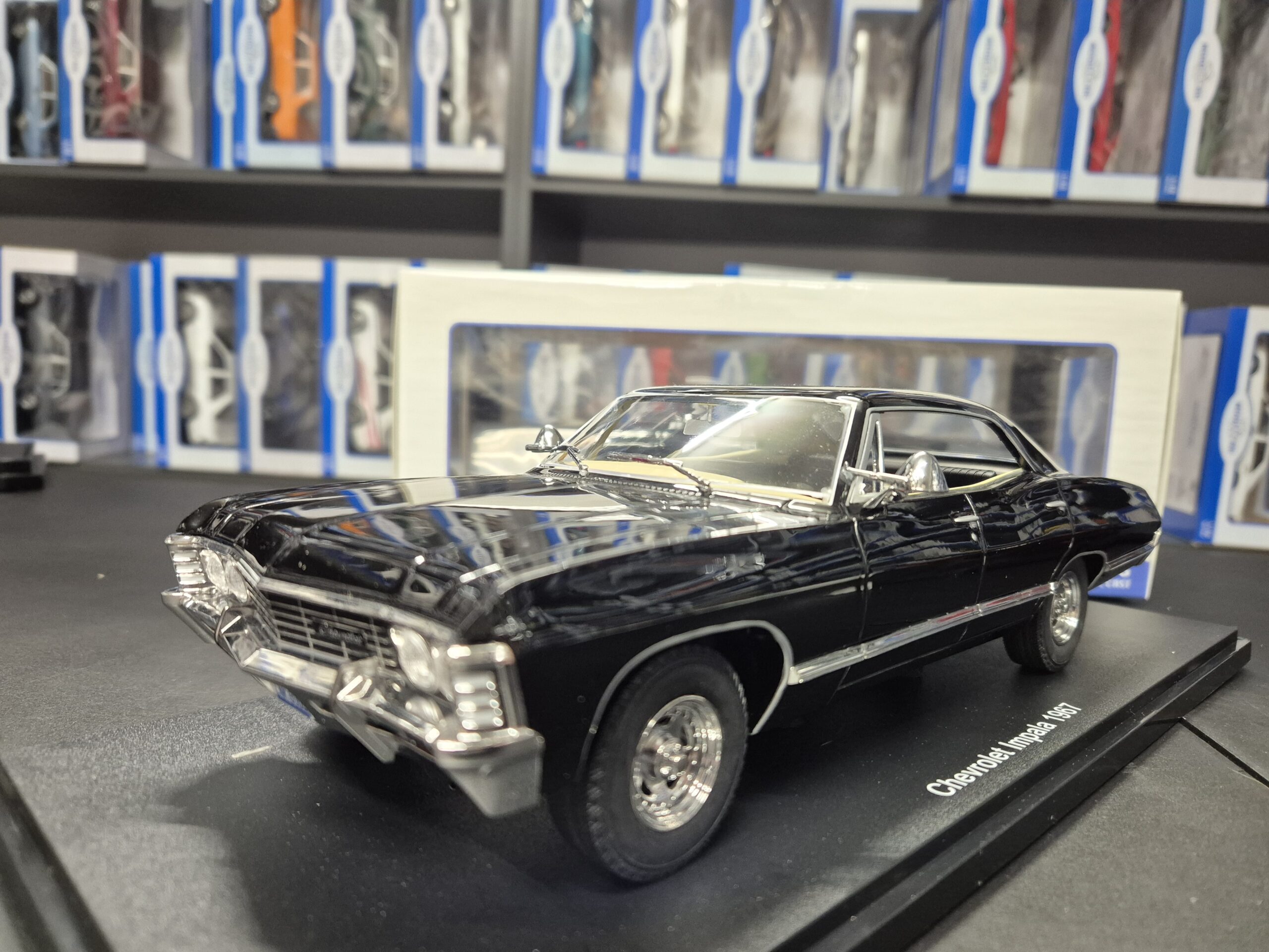 CHEVROLET IMPALA 1967 1/18 MCG MCG181006 CZARNY - obrazek 4
