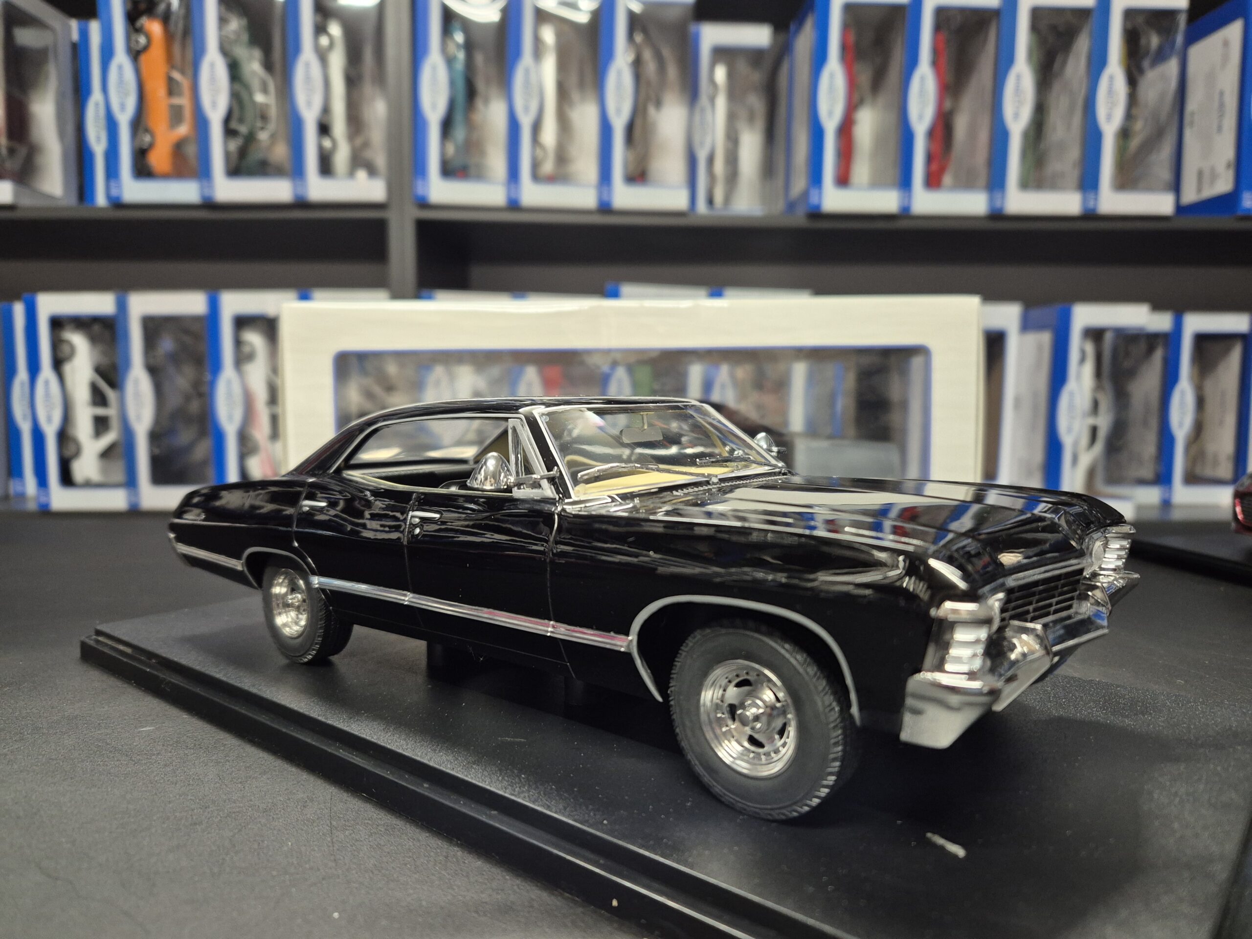 CHEVROLET IMPALA 1967 1/18 MCG MCG181006 CZARNY - obrazek 6