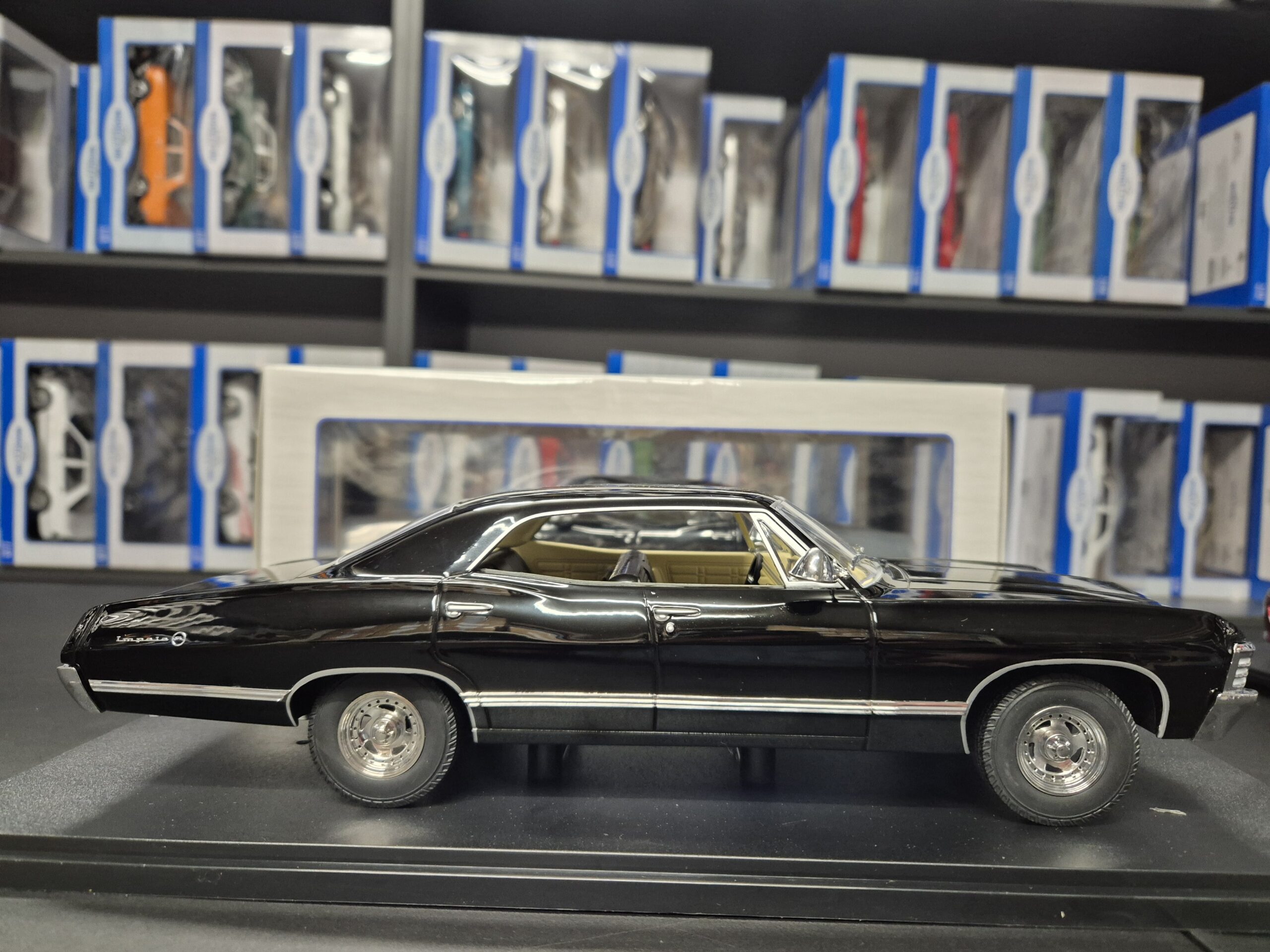 CHEVROLET IMPALA 1967 1/18 MCG MCG181006 CZARNY - obrazek 7