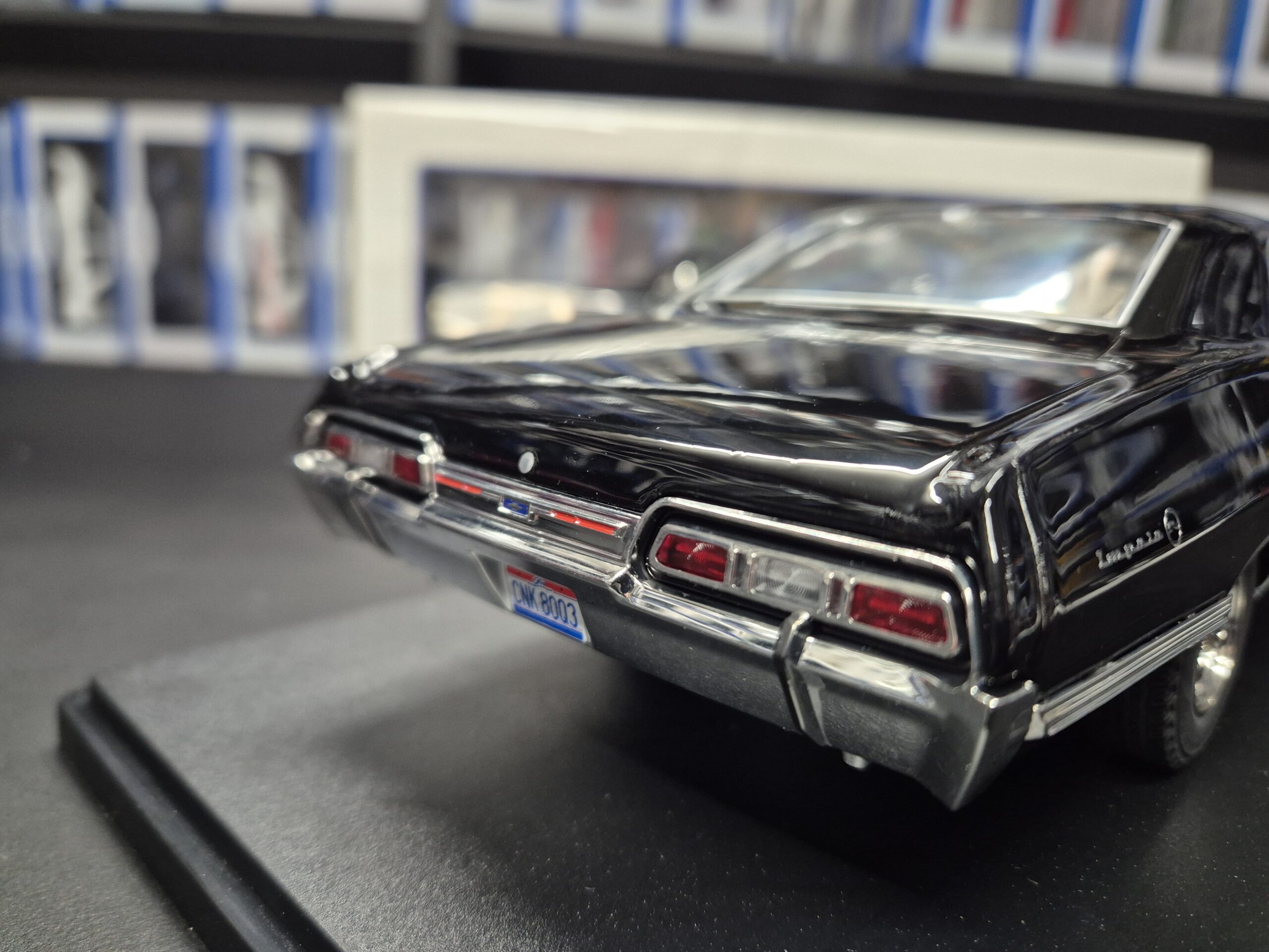 CHEVROLET IMPALA 1967 1/18 MCG MCG181006 CZARNY - obrazek 9