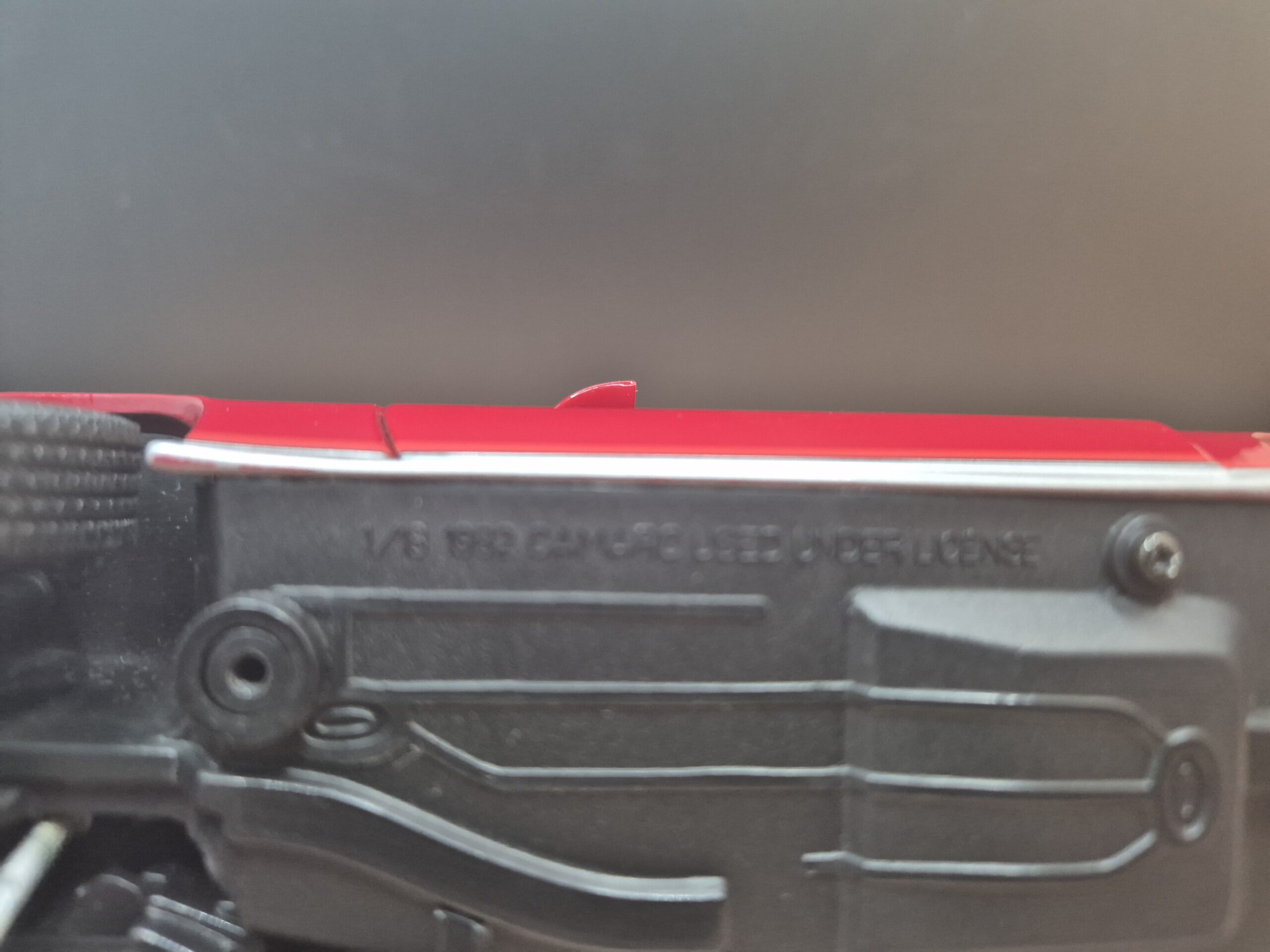 CHEVROLET CAMARO 1982 Z28 3 GEN 1/18 SUNSTAR CZERWONY - obrazek 8