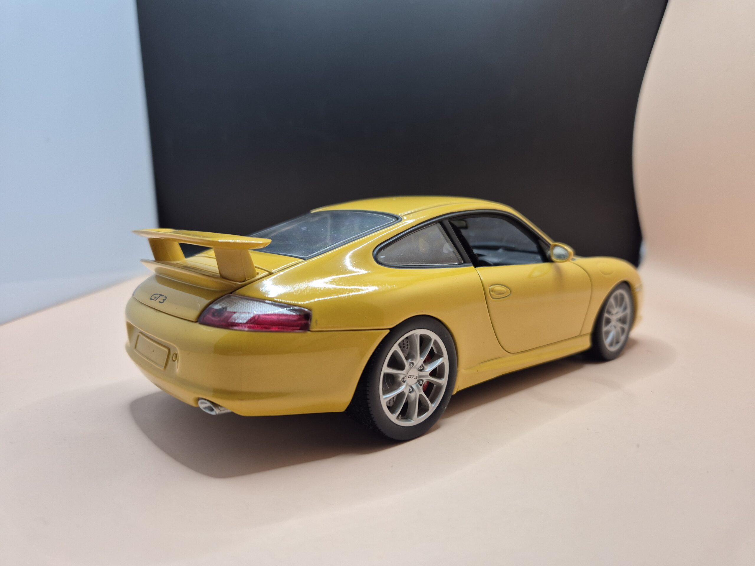 PORSCHE 911 996 GT3 1/18 BBURAGO 3357 - obrazek 5