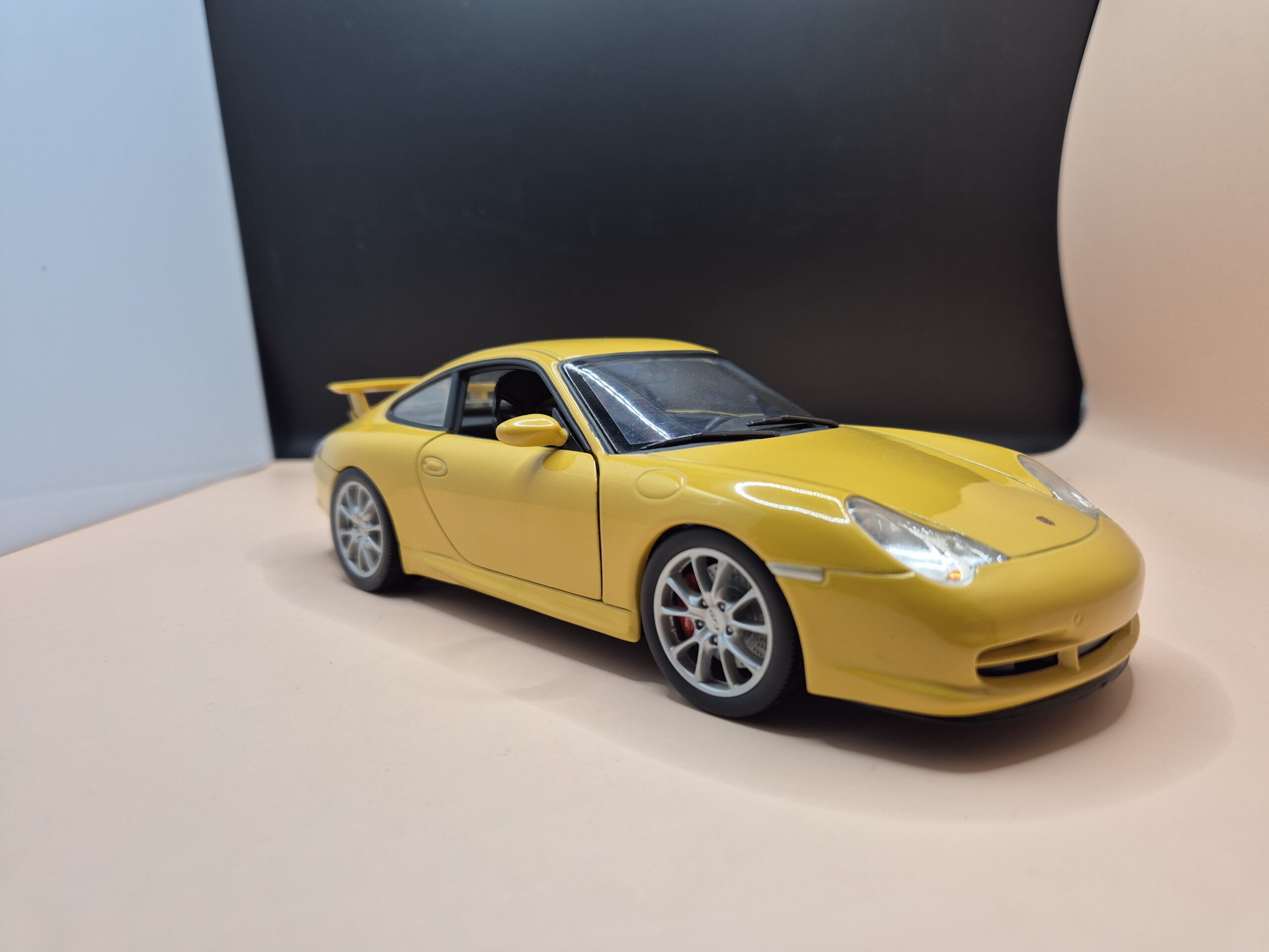 PORSCHE 911 996 GT3 1/18 BBURAGO 3357 - obrazek 6