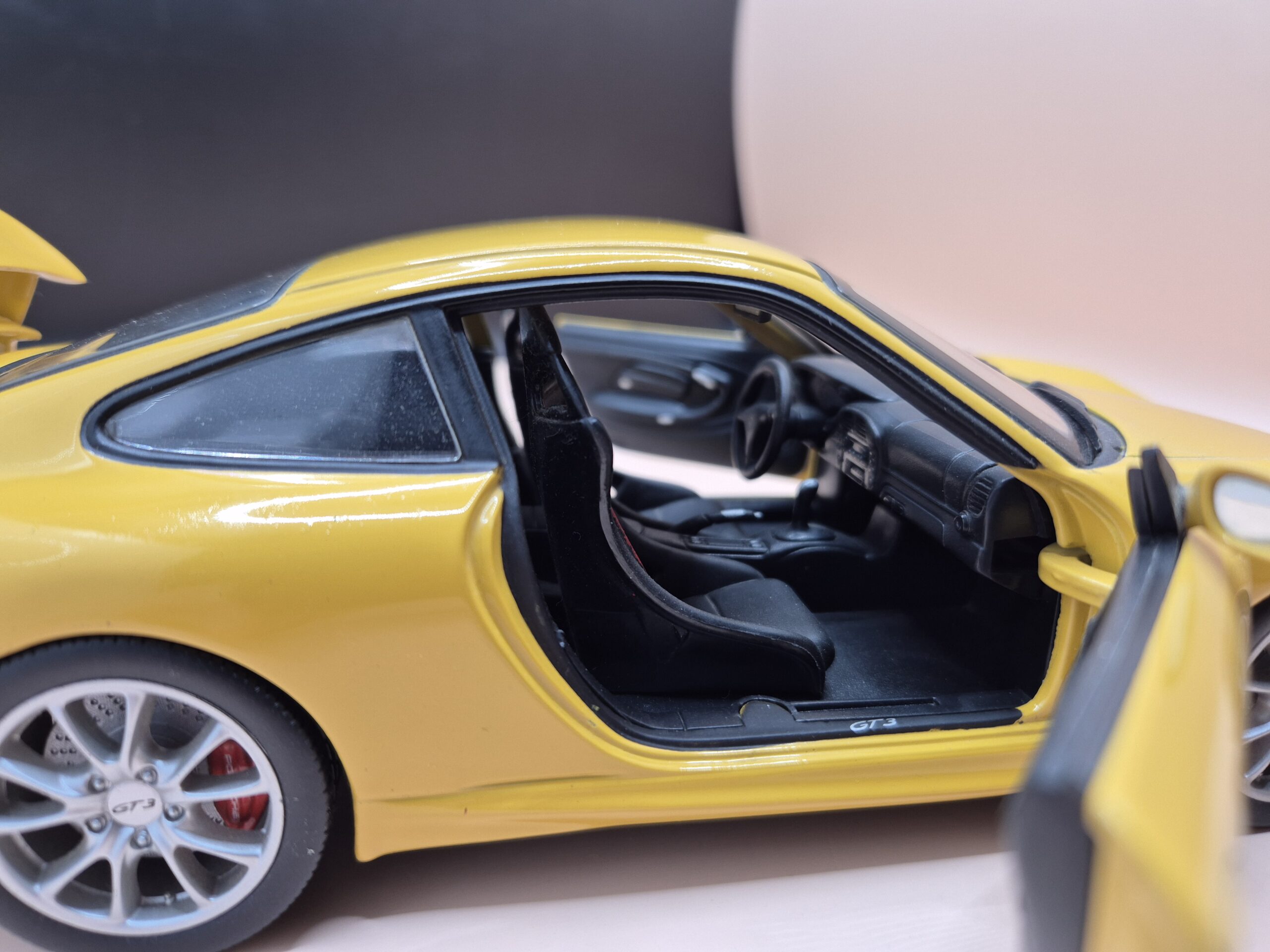 PORSCHE 911 996 GT3 1/18 BBURAGO 3357 - obrazek 8