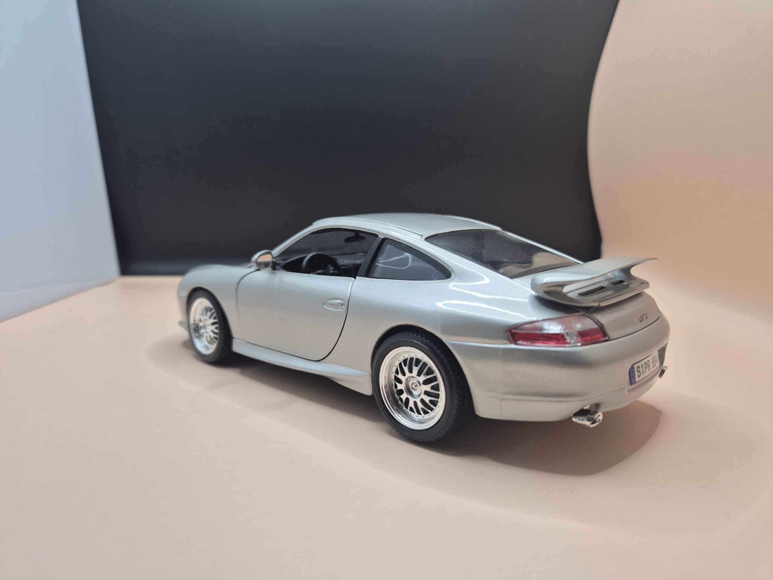 PORSCHE 911 996 CARRERA GT3 1/18 BBURAGO - obrazek 4
