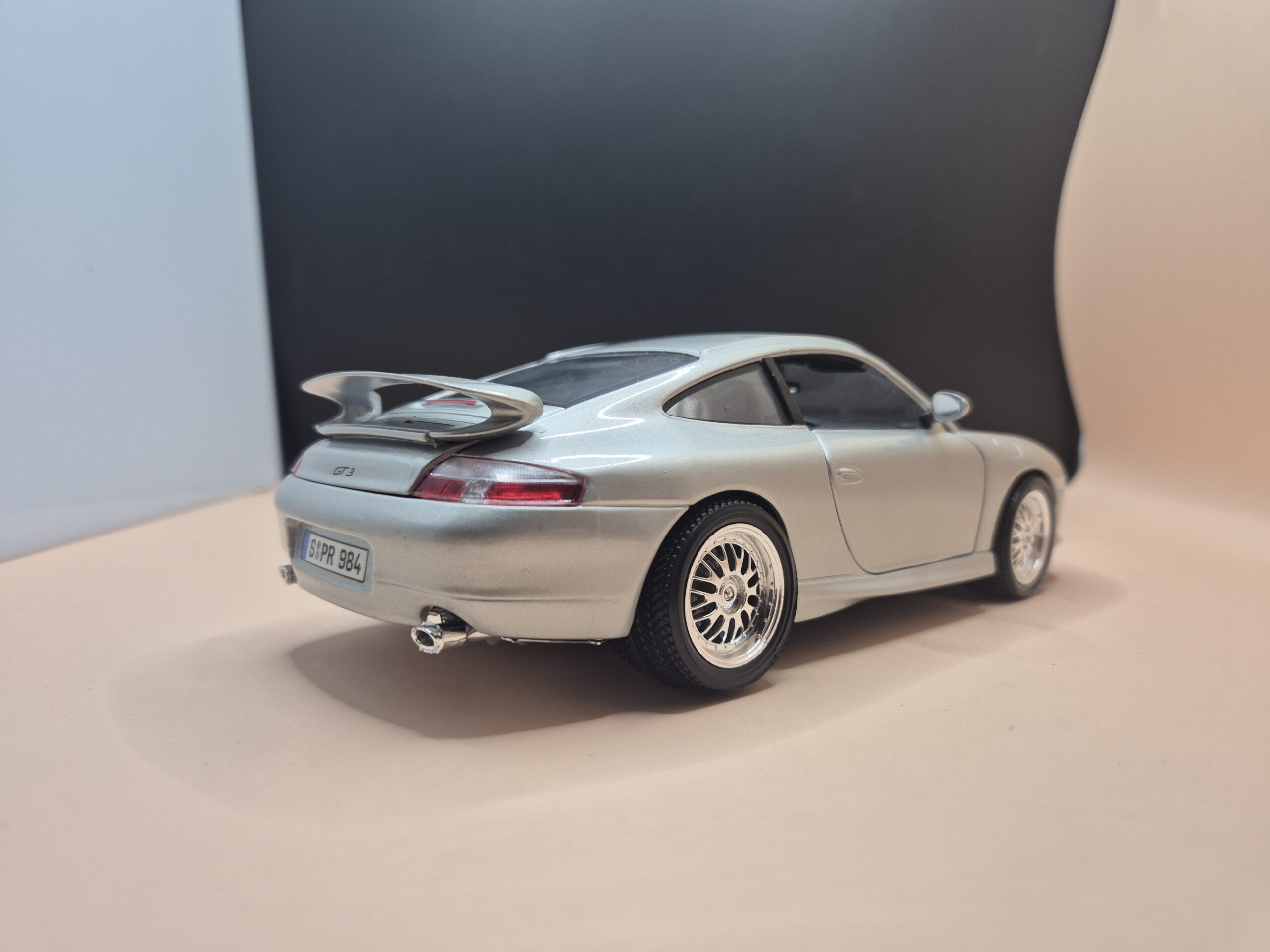 PORSCHE 911 996 CARRERA GT3 1/18 BBURAGO - obrazek 5