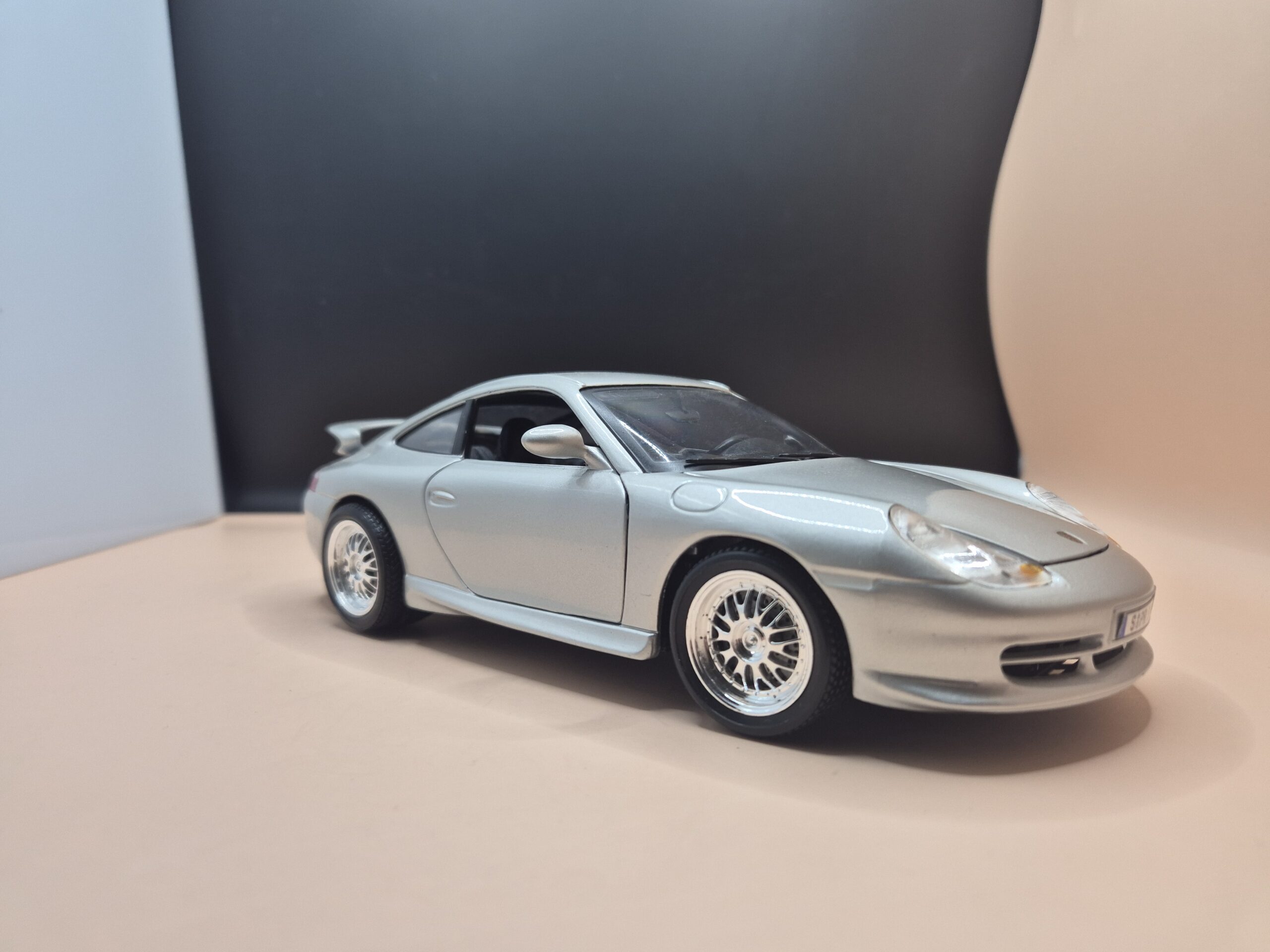 PORSCHE 911 996 CARRERA GT3 1/18 BBURAGO - obrazek 6