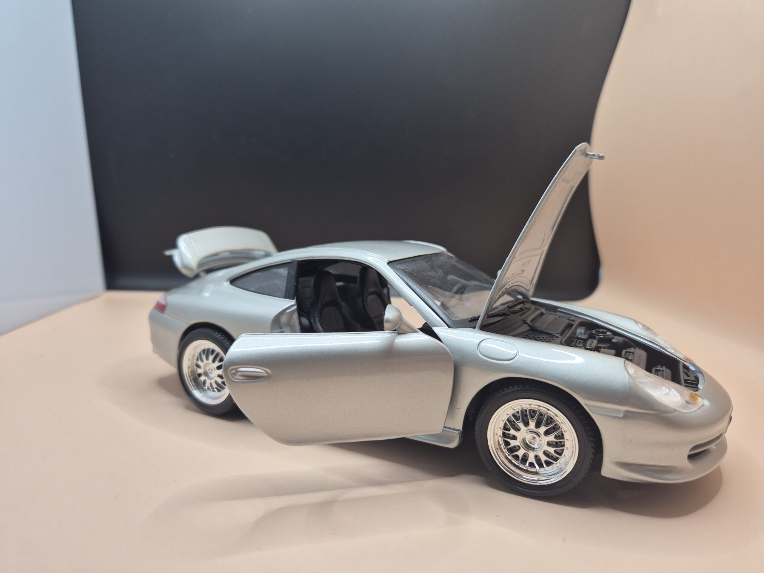 PORSCHE 911 996 CARRERA GT3 1/18 BBURAGO - obrazek 7