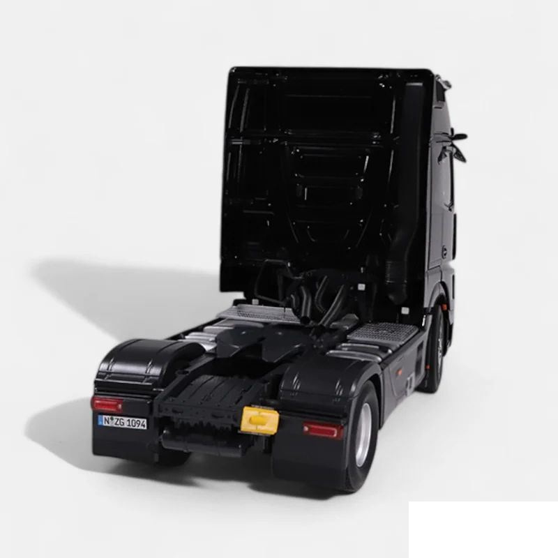 NZG 1094/51 Mercedes-Benz Actros L 1:18 czarny - obrazek 5