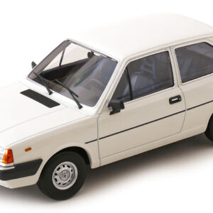 Volvo 343 GLS 1982 1:18 Triple9 1800542 biały