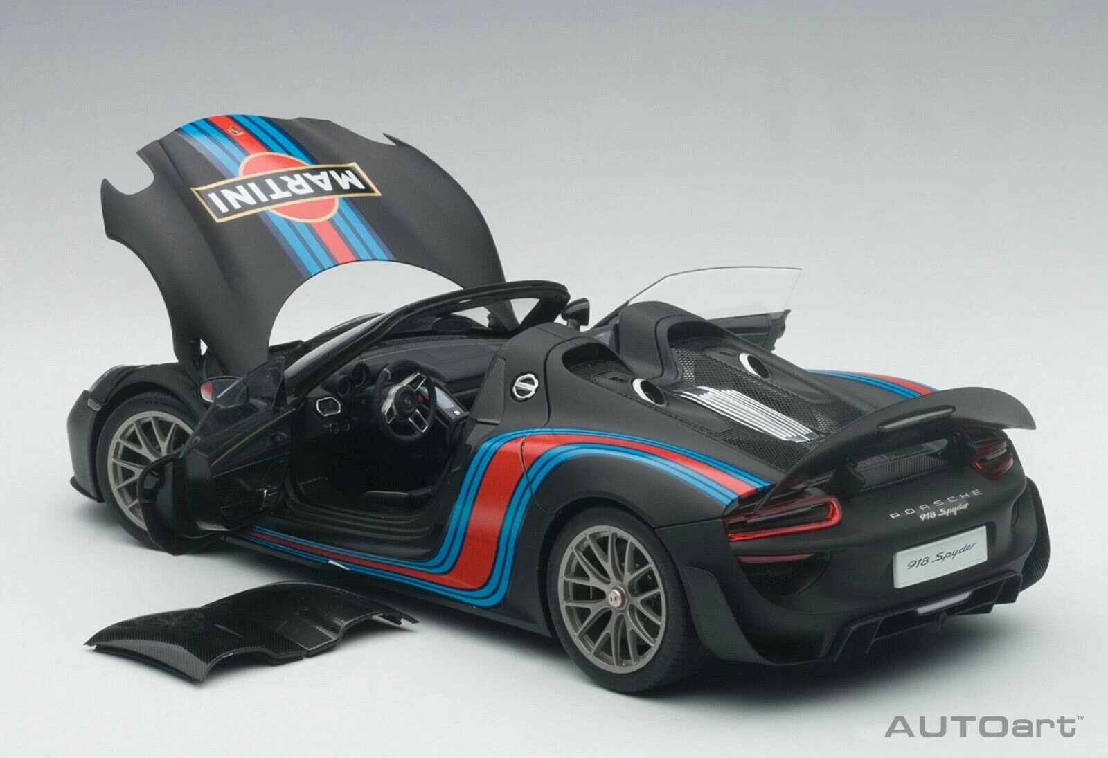 1/18 Porsche 918 Spyder Weissach pakiet czarny / Martini Livery #15 AUTOart 77929 - obrazek 8