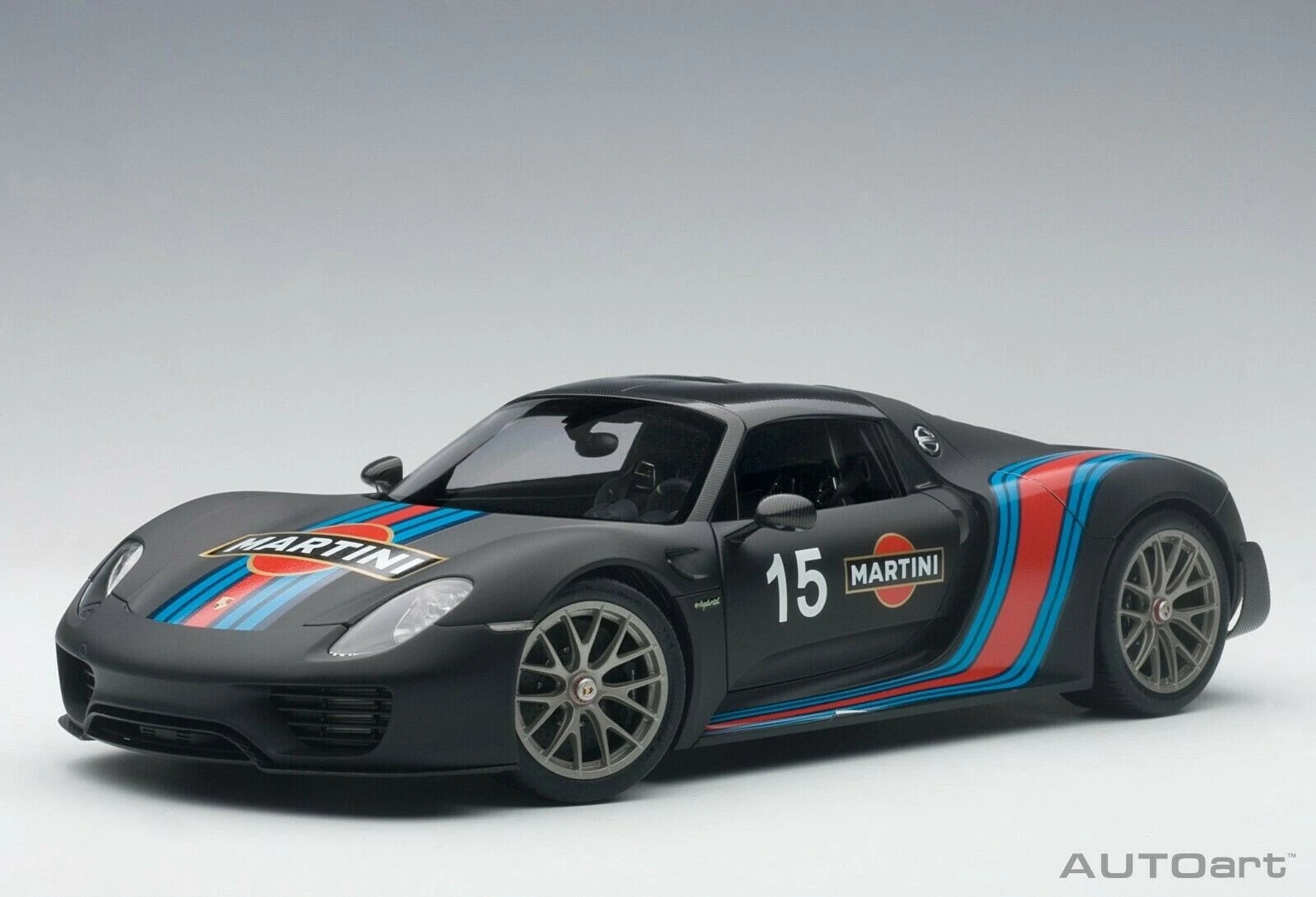 1/18 Porsche 918 Spyder Weissach pakiet czarny / Martini Livery #15 AUTOart 77929 - obrazek 3