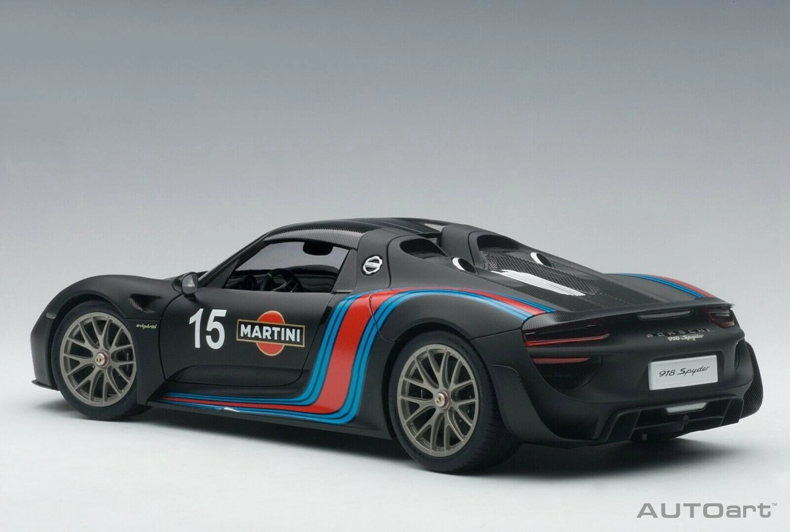 1/18 Porsche 918 Spyder Weissach pakiet czarny / Martini Livery #15 AUTOart 77929 - obrazek 4