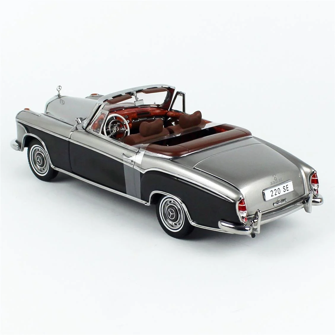 Sunstar 3593 w skali 1/18, Mercedes-Benz 220 SE Cabriolet z 1960 roku, - obrazek 3