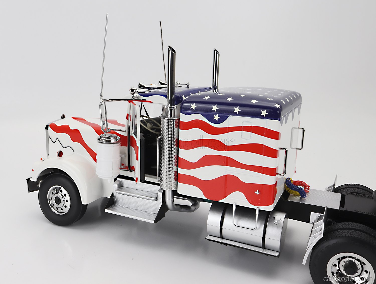 ROAD KINGS Stars & Stripes Kenworth W900 1/18 RK180125 - obrazek 3