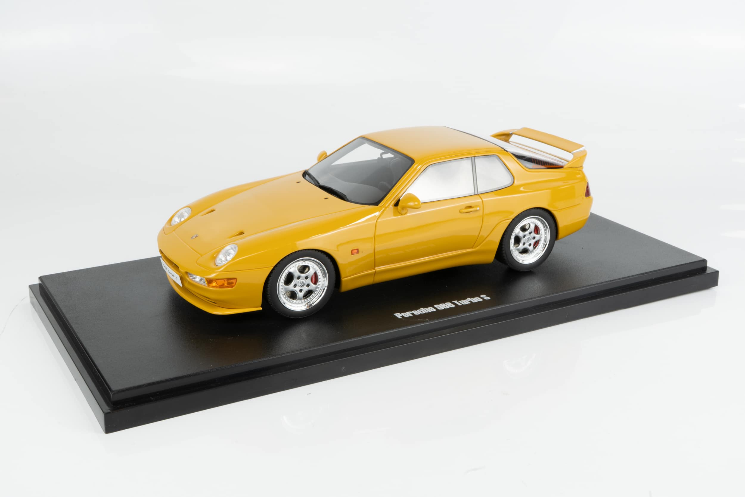 Model 1:18 GT Spirit Porsche 968 Turbo S 1993 yellow GT947 - obrazek 4