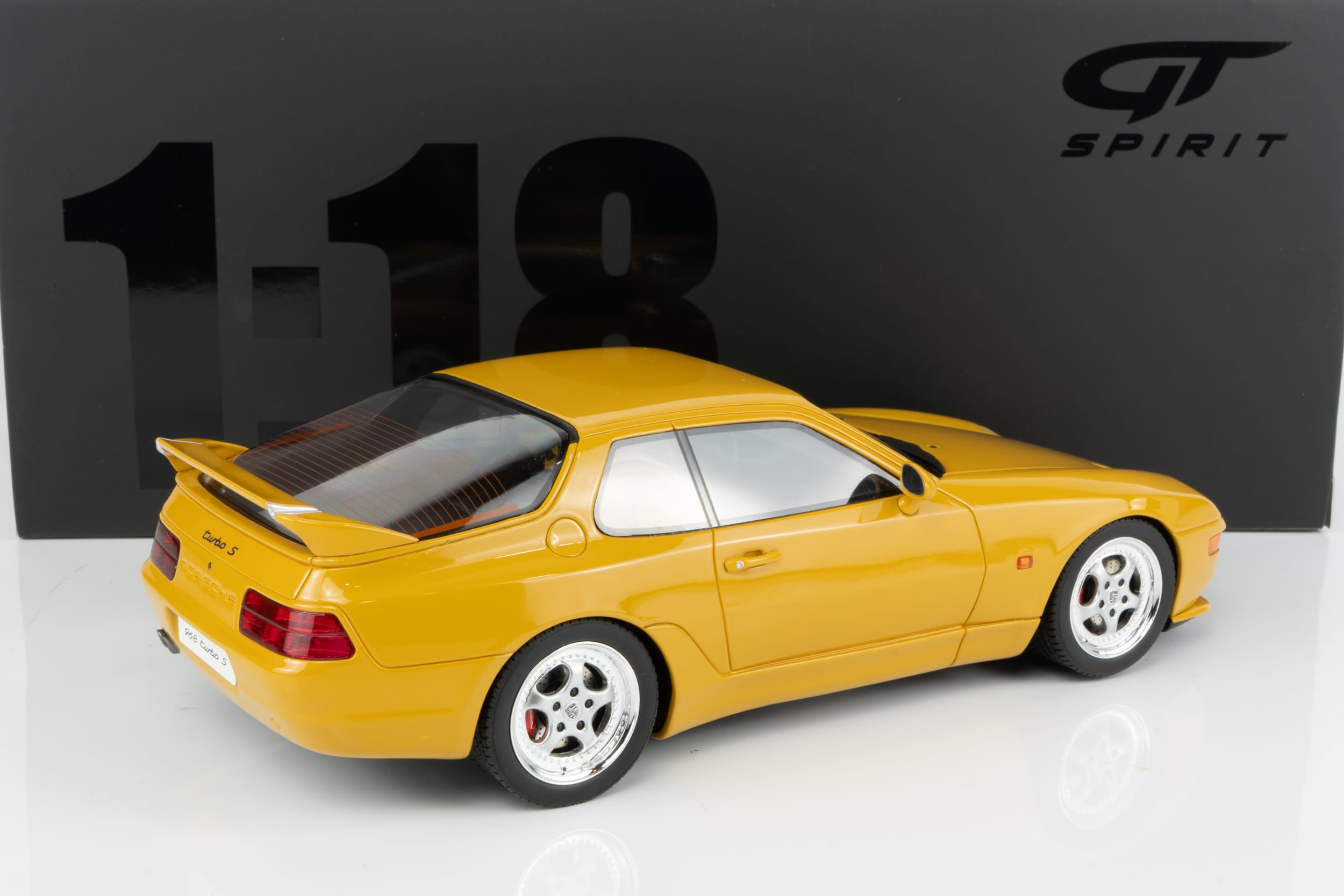 Model 1:18 GT Spirit Porsche 968 Turbo S 1993 yellow GT947 - obrazek 5