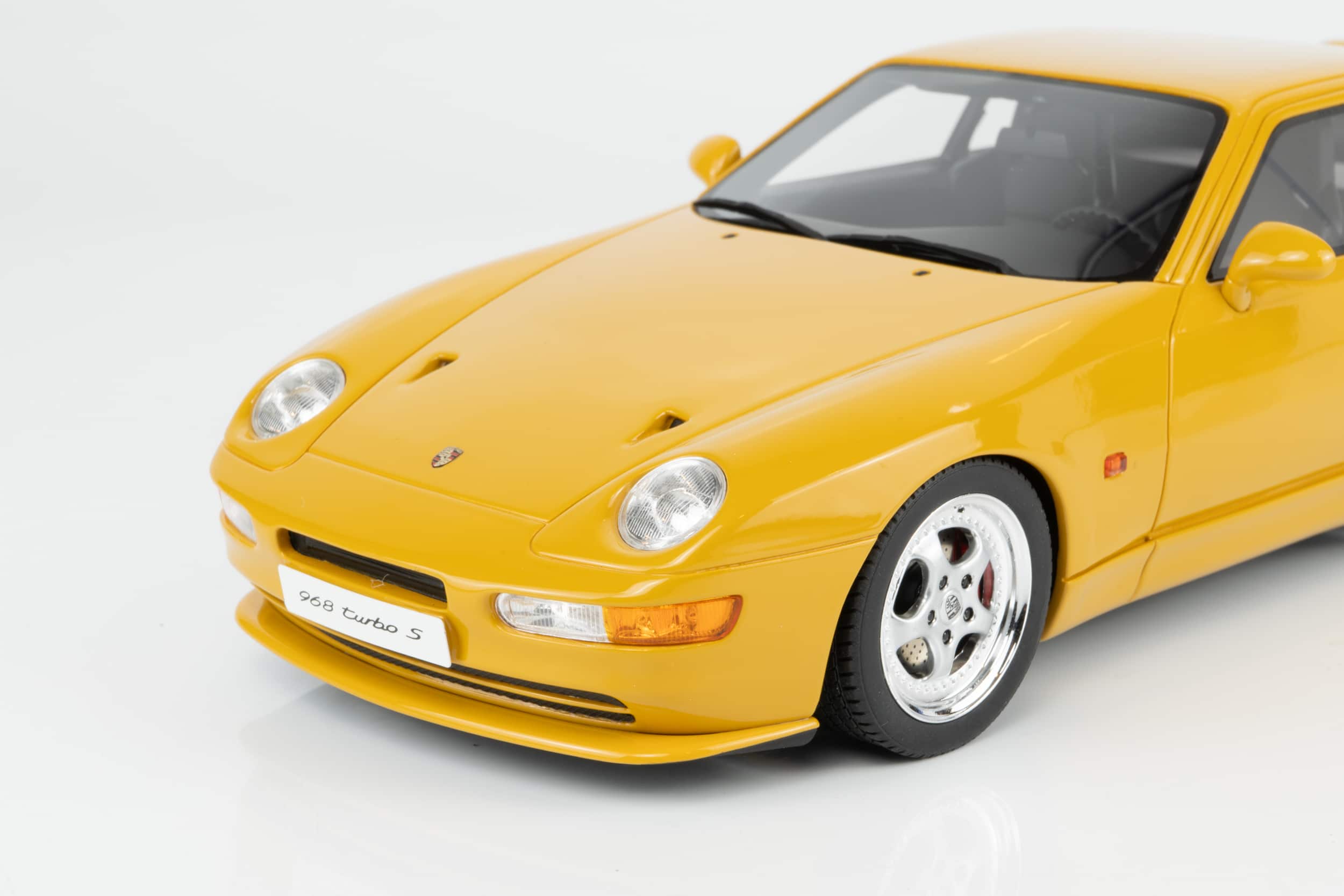 Model 1:18 GT Spirit Porsche 968 Turbo S 1993 yellow GT947 - obrazek 7