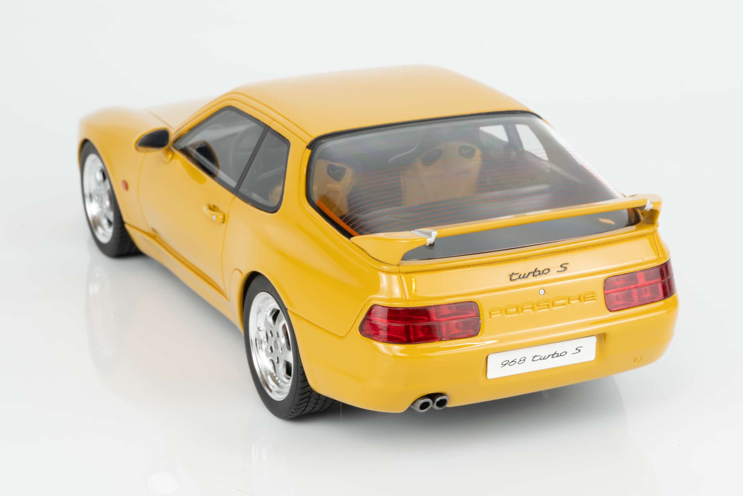 Model 1:18 GT Spirit Porsche 968 Turbo S 1993 yellow GT947 - obrazek 2