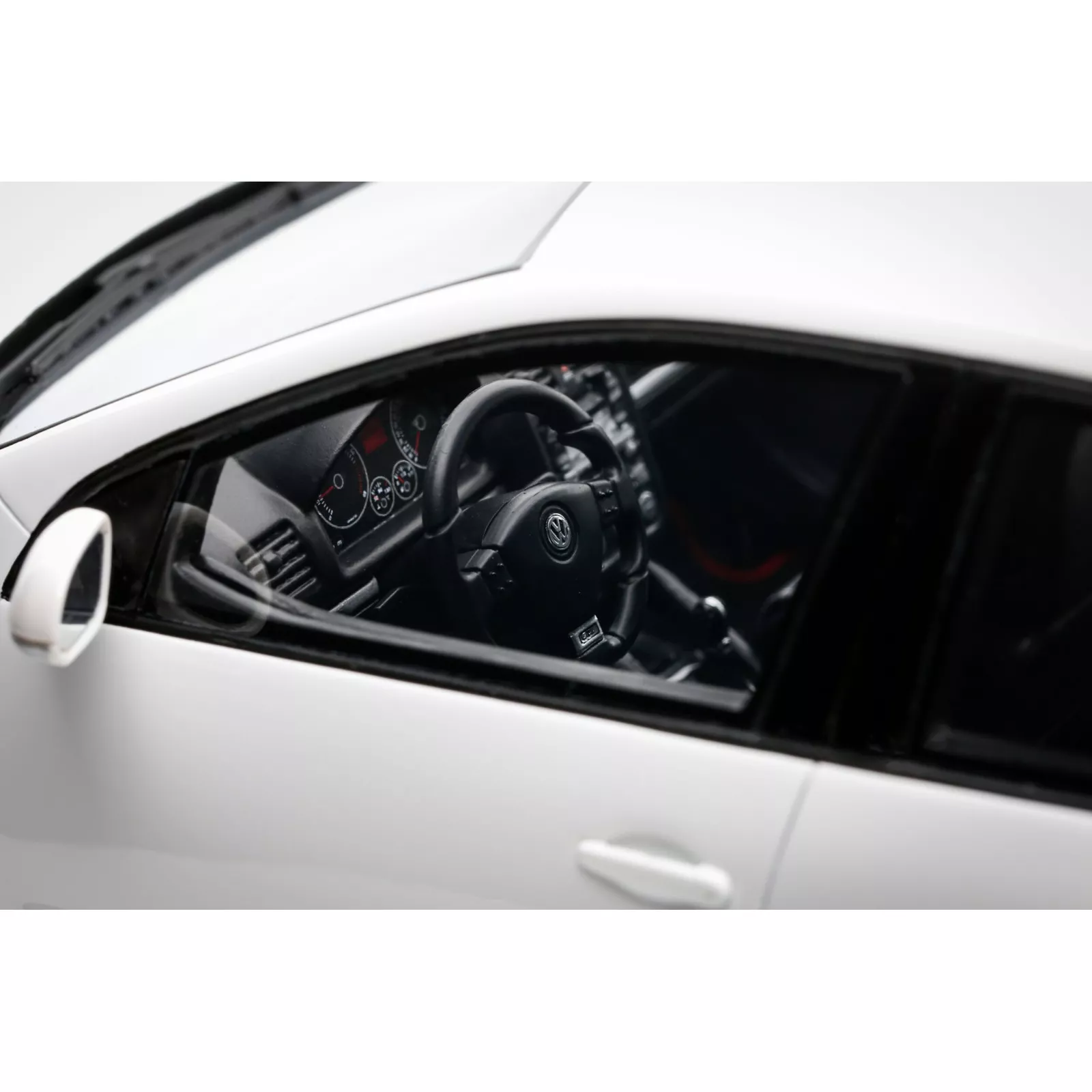 VOLKSWAGEN GOLF V GTI EDITION 30 CANDY WHITE LB9A 2007 1/18 OTTO OT1250 - obrazek 9