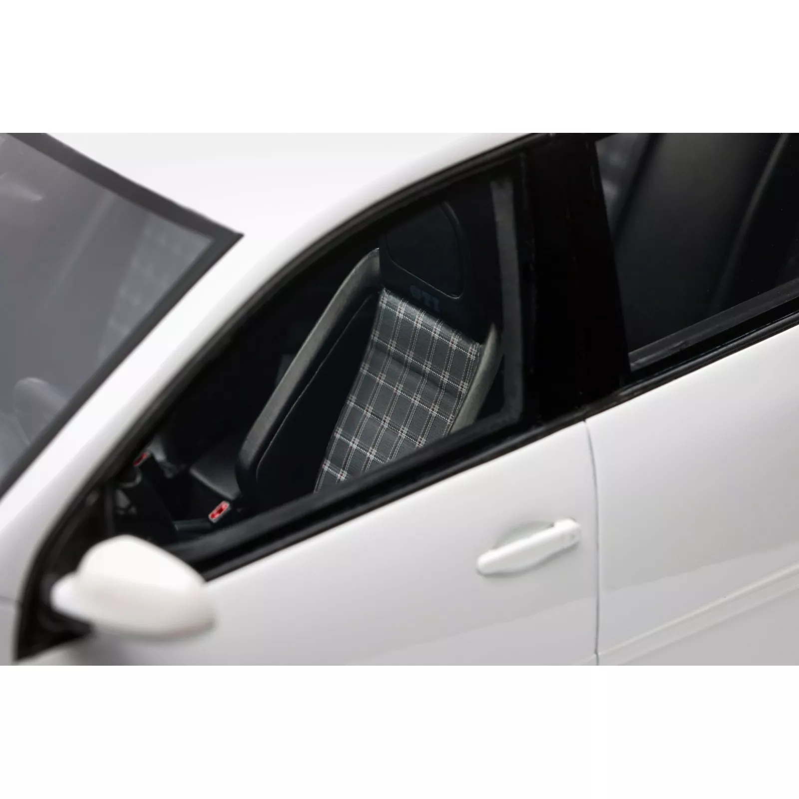 VOLKSWAGEN GOLF V GTI EDITION 30 CANDY WHITE LB9A 2007 1/18 OTTO OT1250 - obrazek 10