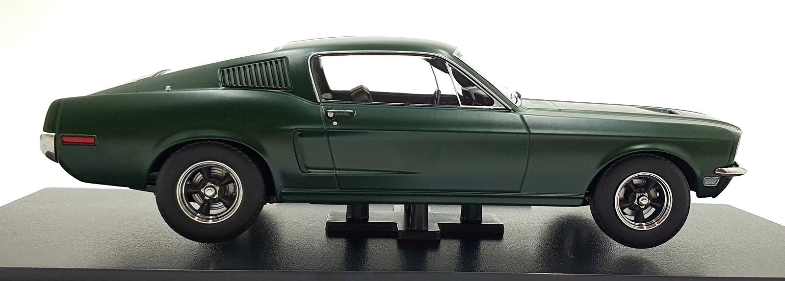 Ford Mustang GT Fastback Bullit Movie Version (1968) 1:18 KK Scale 181395 - obrazek 3