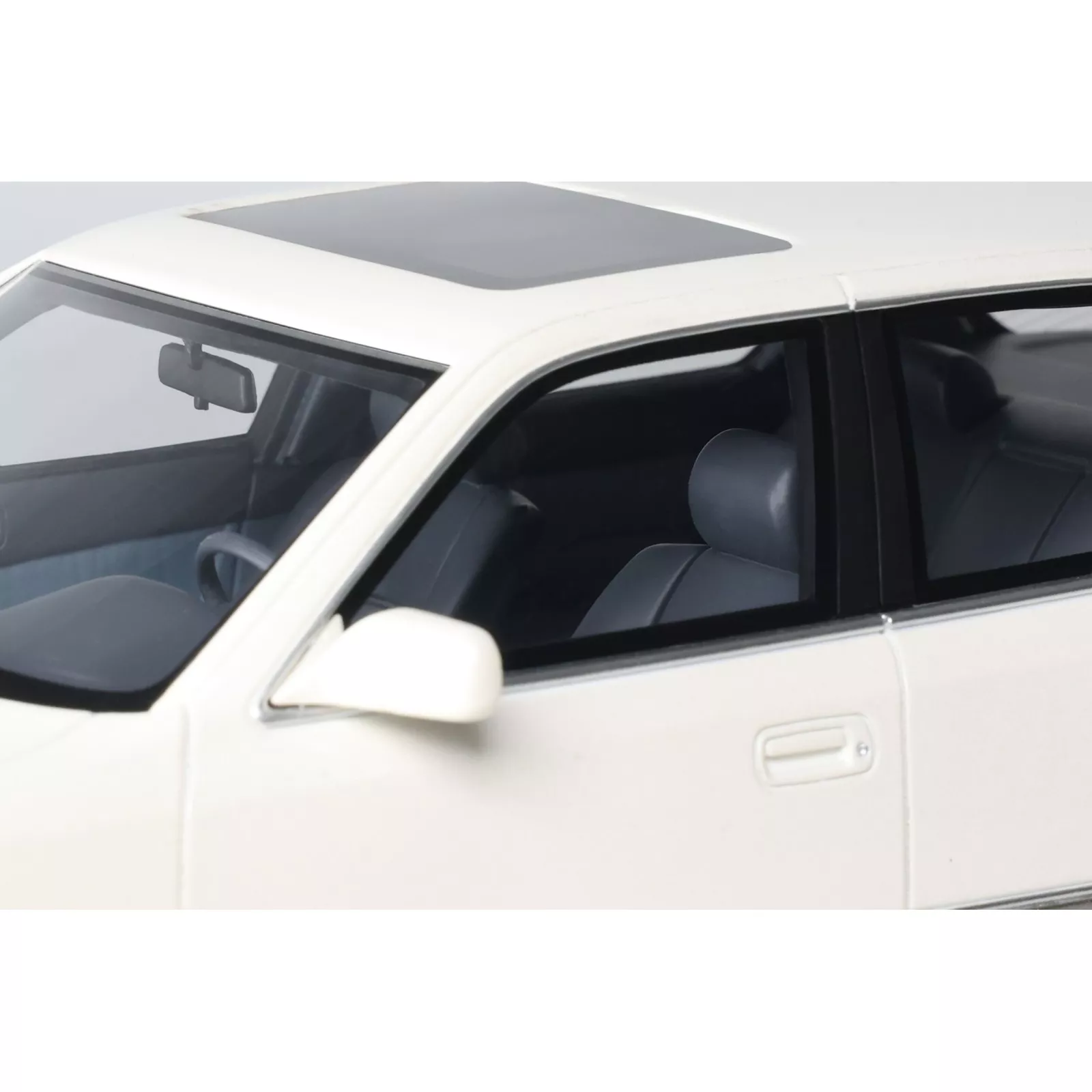 Lexus LS 400 Diamentowa Biała Perła 051 1992 1/18 OTTO OT1277 - obrazek 10