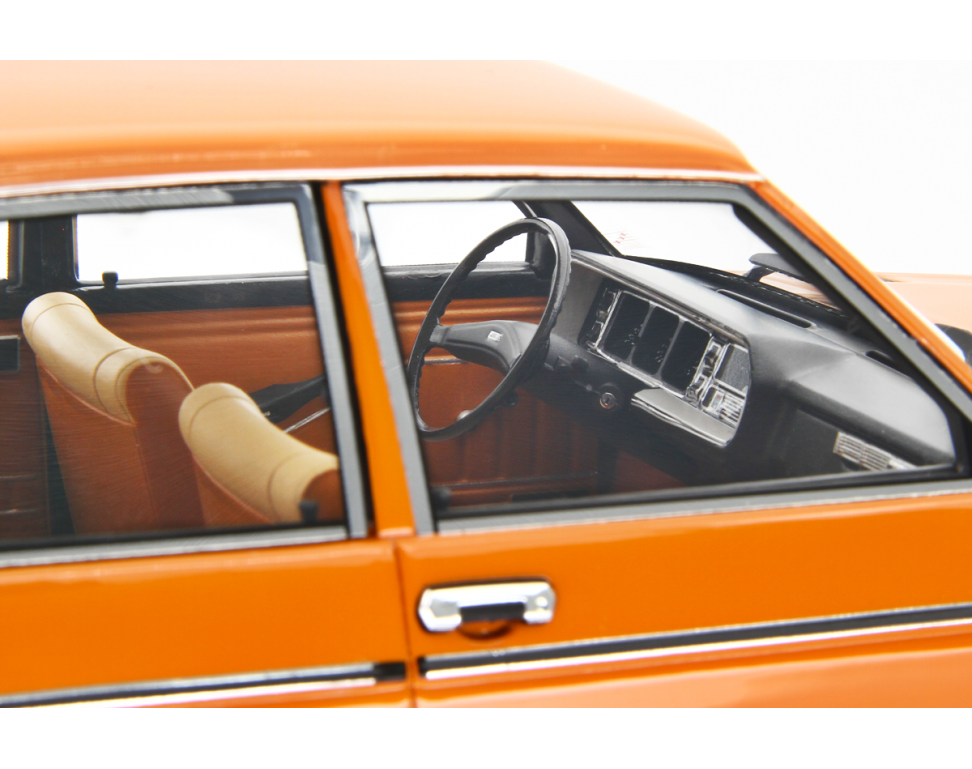 FIAT 131 Mirafiori 1600 Orange 1974 1/18 LAUDORACING LM190A - obrazek 10