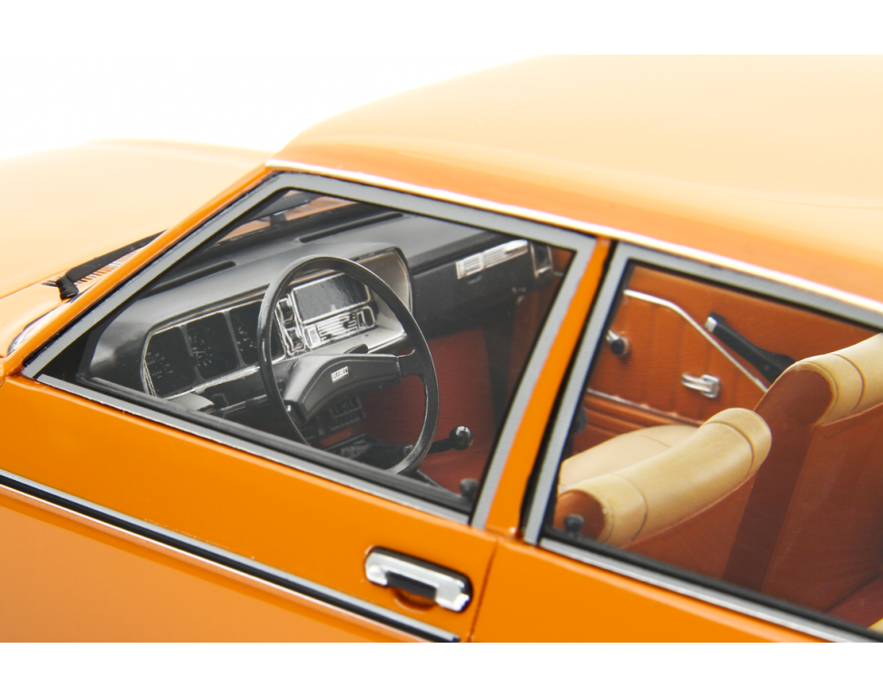 FIAT 131 Mirafiori 1600 Orange 1974 1/18 LAUDORACING LM190A - obrazek 7