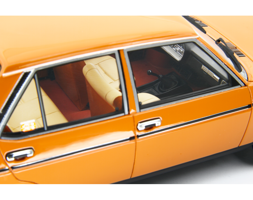 FIAT 131 Mirafiori 1600 Orange 1974 1/18 LAUDORACING LM190A - obrazek 8
