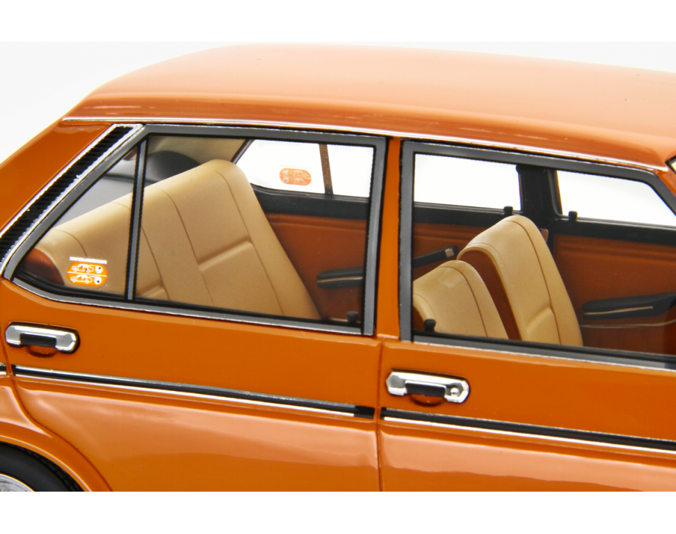 FIAT 131 Mirafiori 1600 Orange 1974 1/18 LAUDORACING LM190A - obrazek 9
